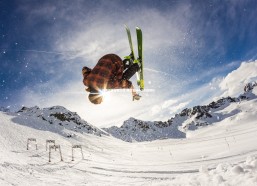 【开云app】B费闪耀独造三球 曼联客场4-1大胜狼队